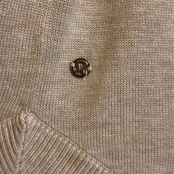 Lululemon Sweater Size 4 - Picture 3 of 3